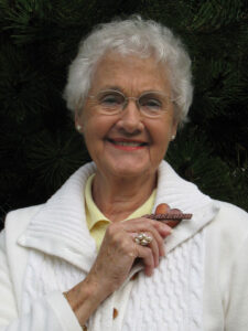 RITA2-Barbara-Steen-with-Harry-Sakai-Gaman-Pin | Seattle’s Japanese Community News – North American Post